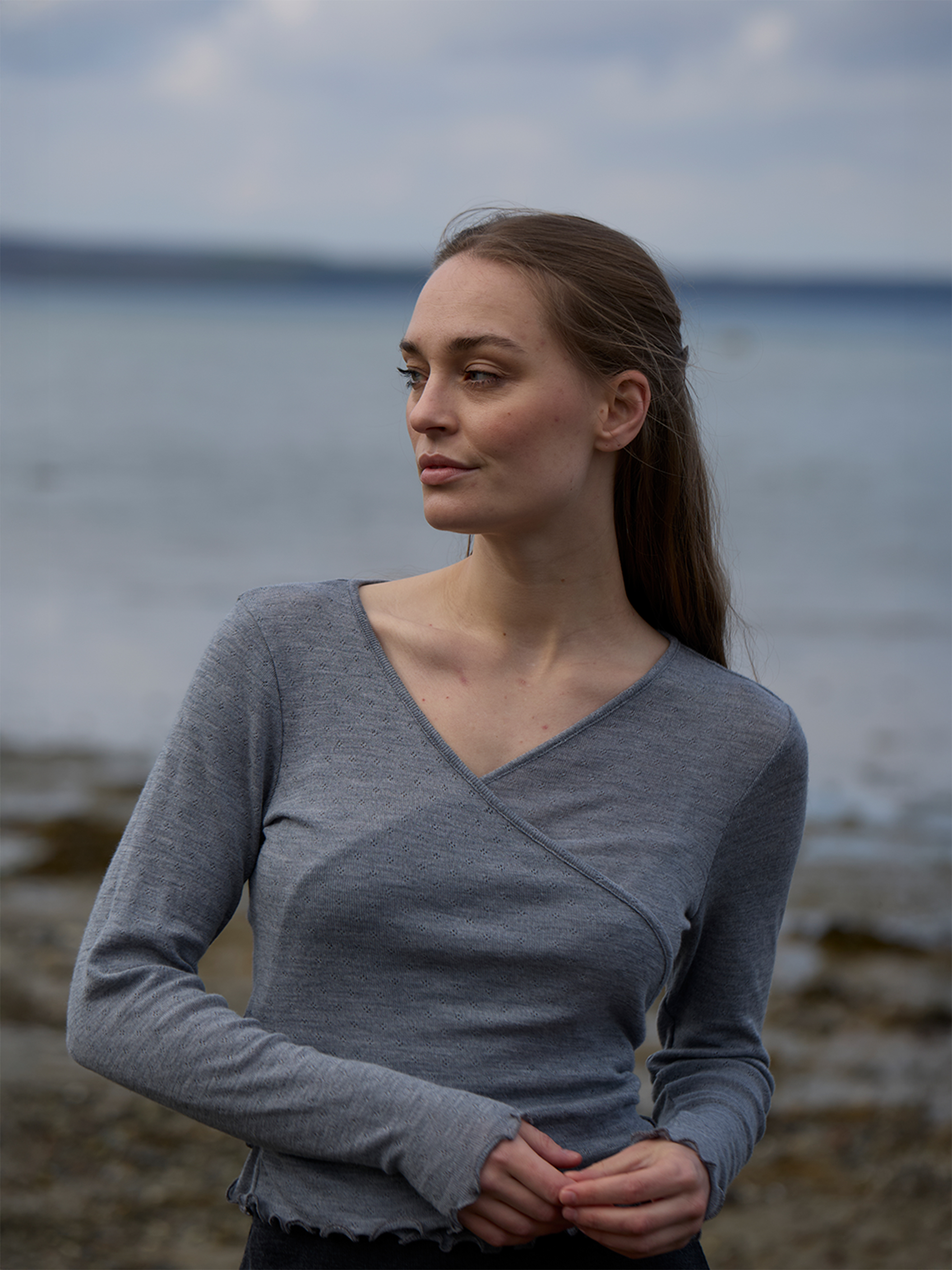 Wrap shirt eyelet merino